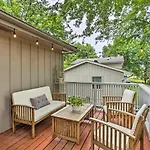 Cozy Omaha Home Walk To Dining, Pets Welcome