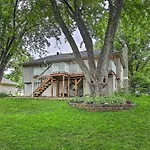 Cozy Omaha Home Walk To Dining, Pets Welcome