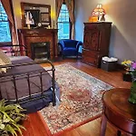 Cozy Victorian W/4-Car Garage!