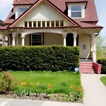 Cozy Victorian W/4-Car Garage!