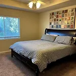 Cheerful 3 Bd Home With Easy Access To Interstate!