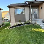 Cheerful 3 Bd Home With Easy Access To Interstate!