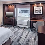 Hampton Inn & Suites Omaha-Downtown