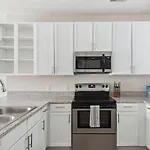 Landing Modern Apartment With Amazing Amenities