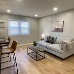 Joslyn 6-Cozy In Midtown Omaha