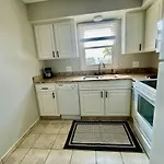 Cathedral 3-Charming Apartment Walk To Unmc