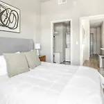 Landing Modern Apartment With Amazing Amenities