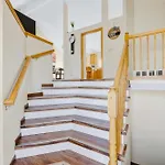 Pet Friendly,3 Queen Beds, One-Full Bed With Fast Free Wifi