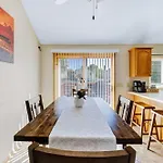 Pet Friendly,3 Queen Beds, One-Full Bed With Fast Free Wifi