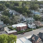 Leavenworth Apt 1