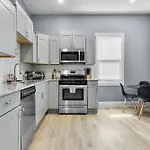Modern Midtown 1B Apartment King Bed And Smart Tvs