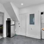 Beautiful Private 2B Apartment In Midtown Omaha