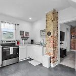 Beautiful Private 2B Apartment In Midtown Omaha