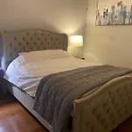 Converted Victorian 3Bd With Backyard