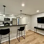 Modern King Bed With Washer & Dryer