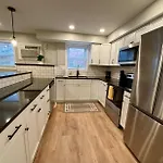 Modern King Bed With Washer & Dryer