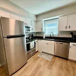 Joslyn 5-One Bdrm Walk To Unmc