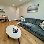 Joslyn 5-One Bdrm Walk To Unmc