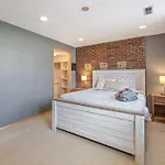 Warren House -5 Bedroom Home