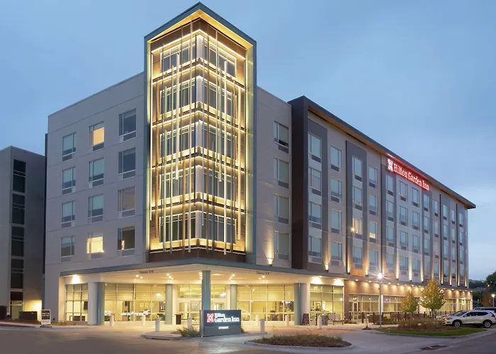 Hilton Garden Inn Omaha Aksarben Village