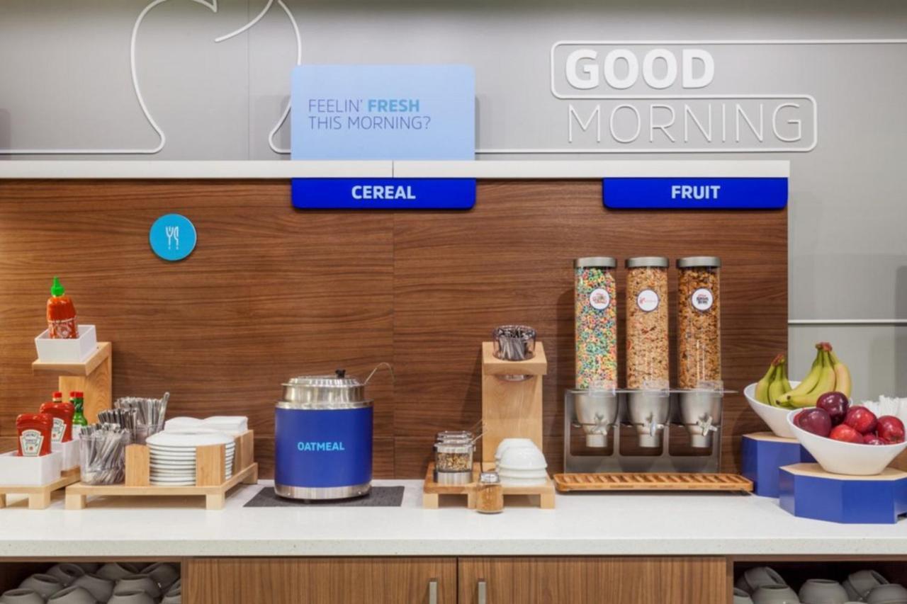 Express & - West - Elkhorn By Ihg Hotel 3*