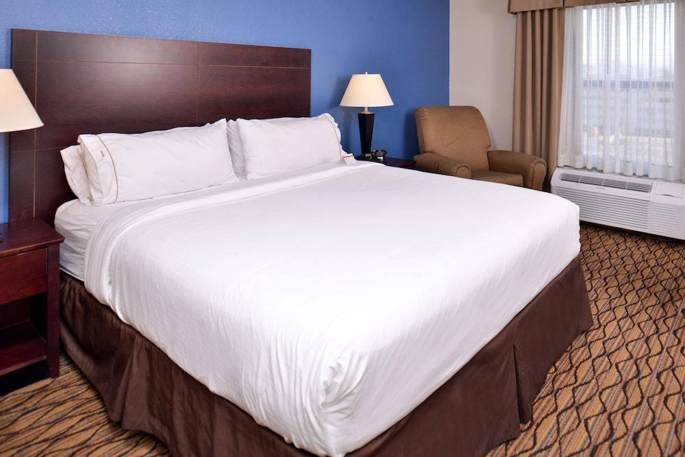 Express & By Ihg Hotel 3*