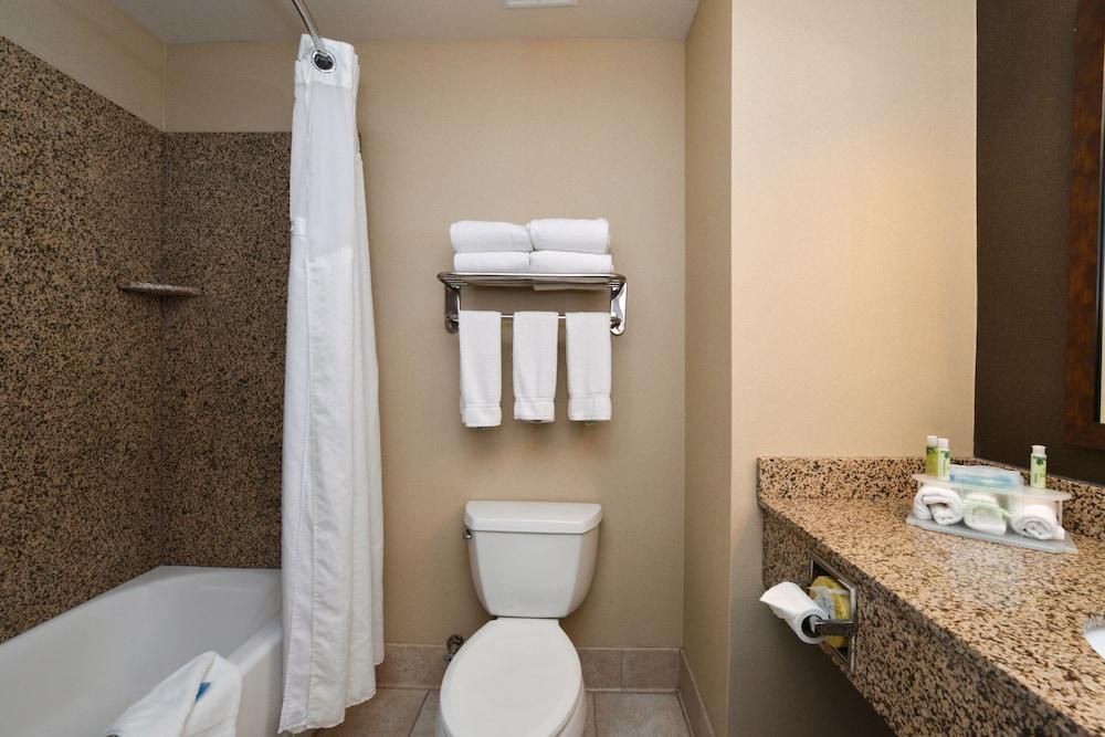 Hotel Express & Cherry Hills By Ihg Omaha