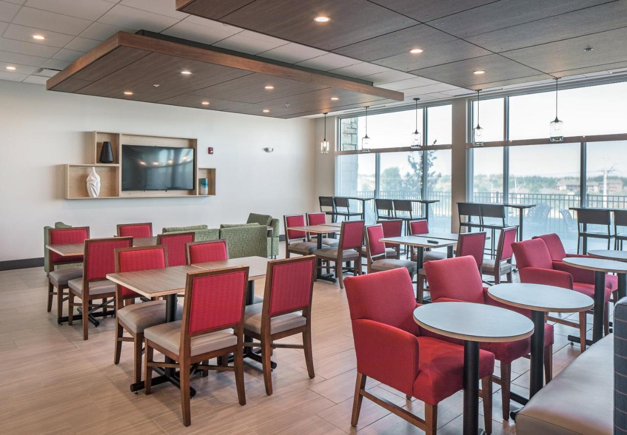 Hotel Express & - West - Elkhorn By Ihg