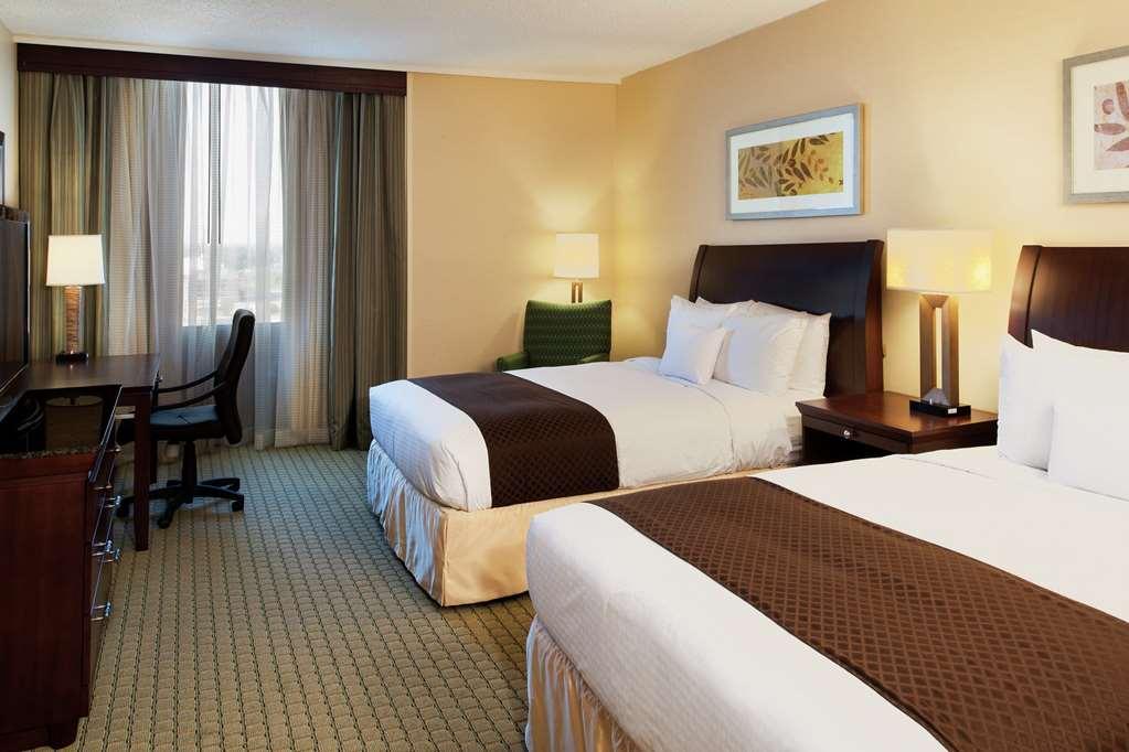 Hotel Doubletree By Hilton & Executive Meeting Center Omaha-downtown Omaha