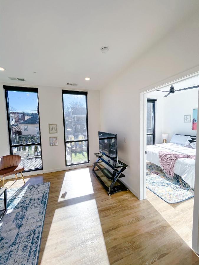 Bright 1bd/1ba Downtown Apartment *