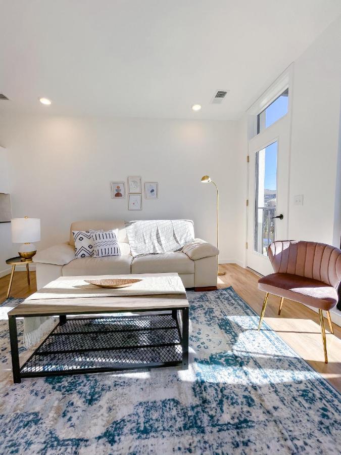 Bright 1bd/1ba Downtown Apartment *