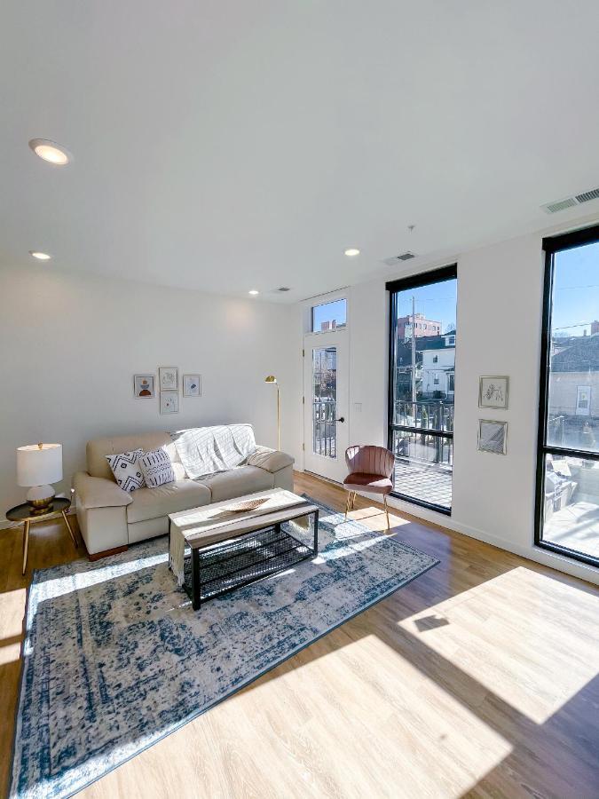 Bright 1bd/1ba Downtown