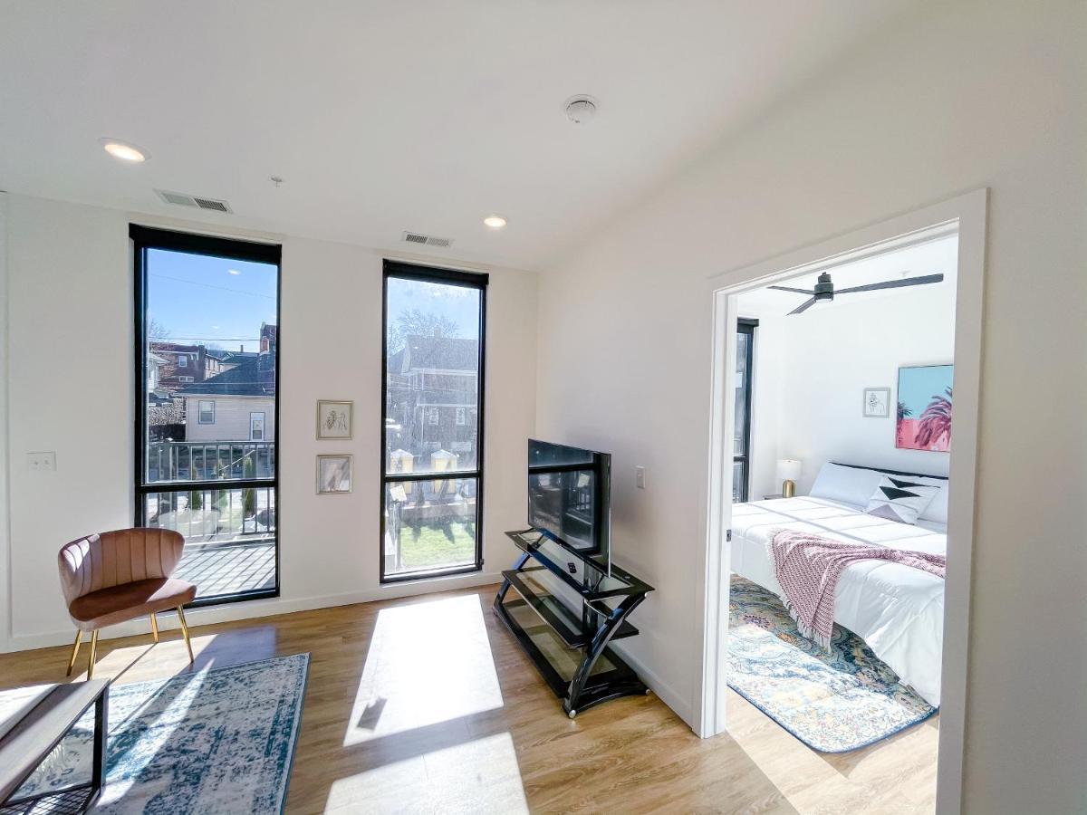 Bright 1bd/1ba Downtown Apartment *