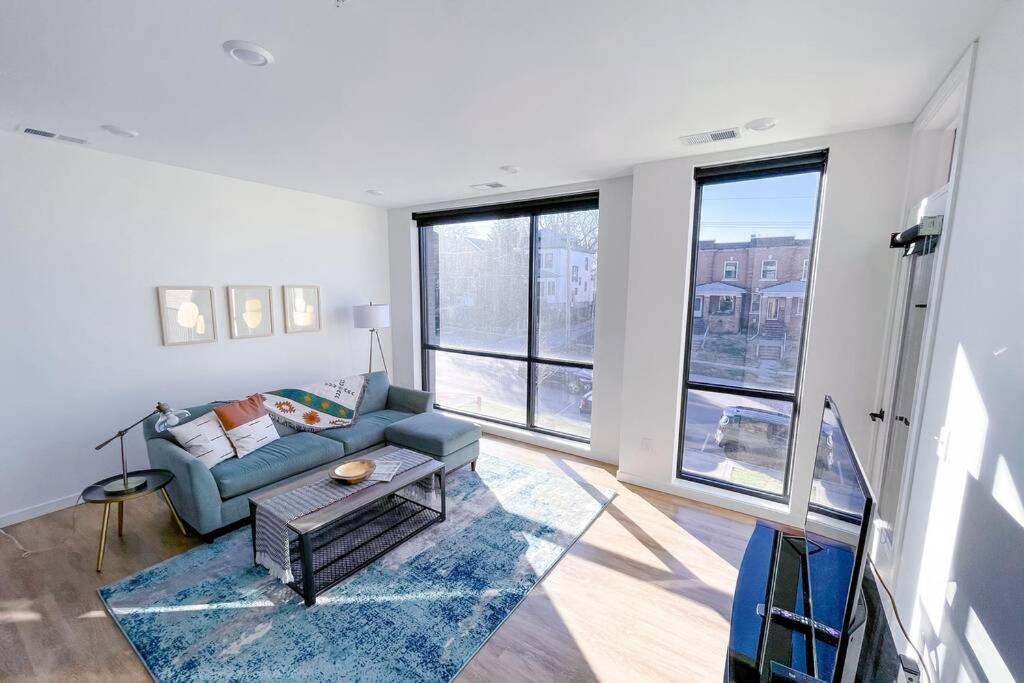 Bright 1bd/1ba Downtown