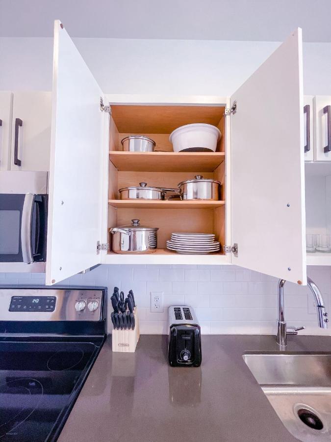 Bright 1bd/1ba Downtown Apartment *