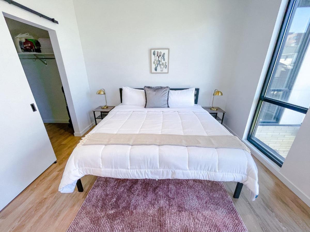 Bright 1bd/1ba Downtown *