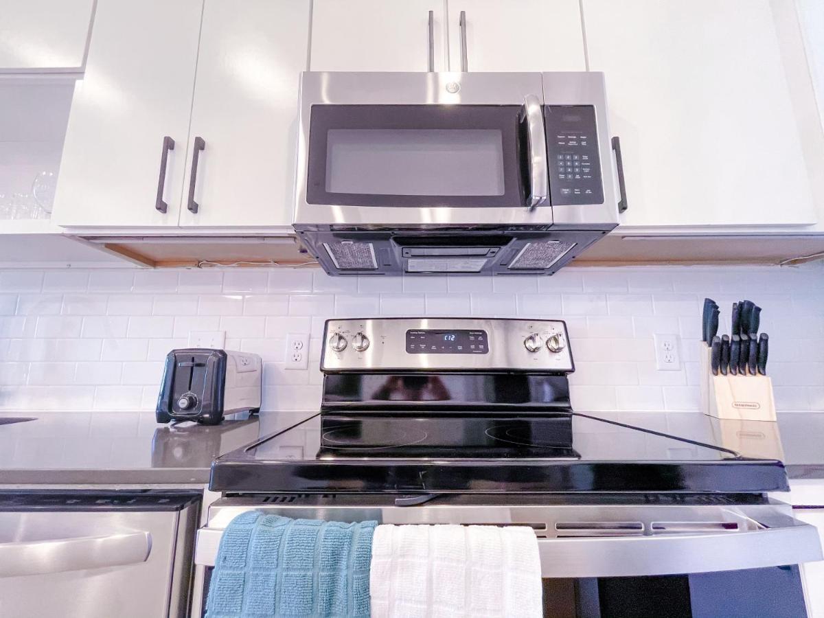 Bright 1bd/1ba Downtown Apartment *