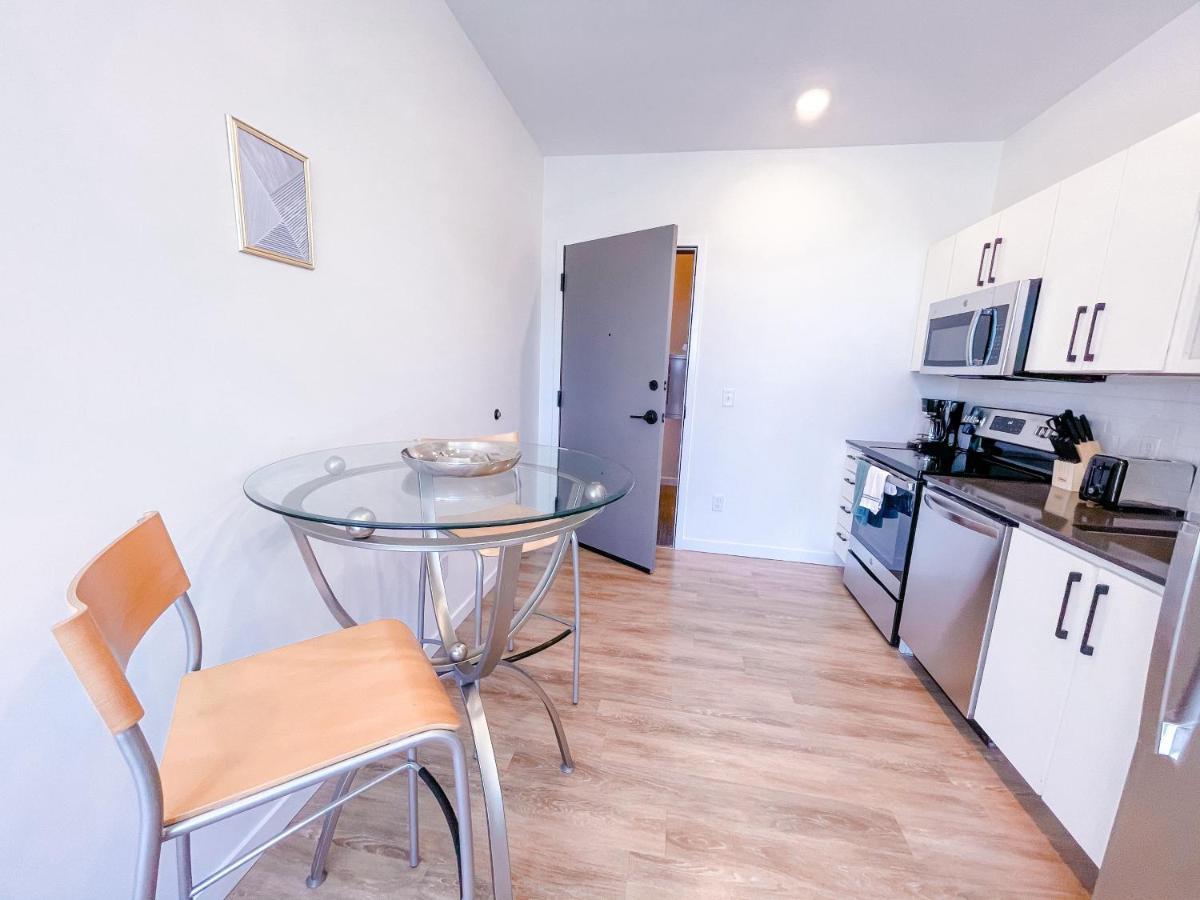 Bright 1bd/1ba Downtown