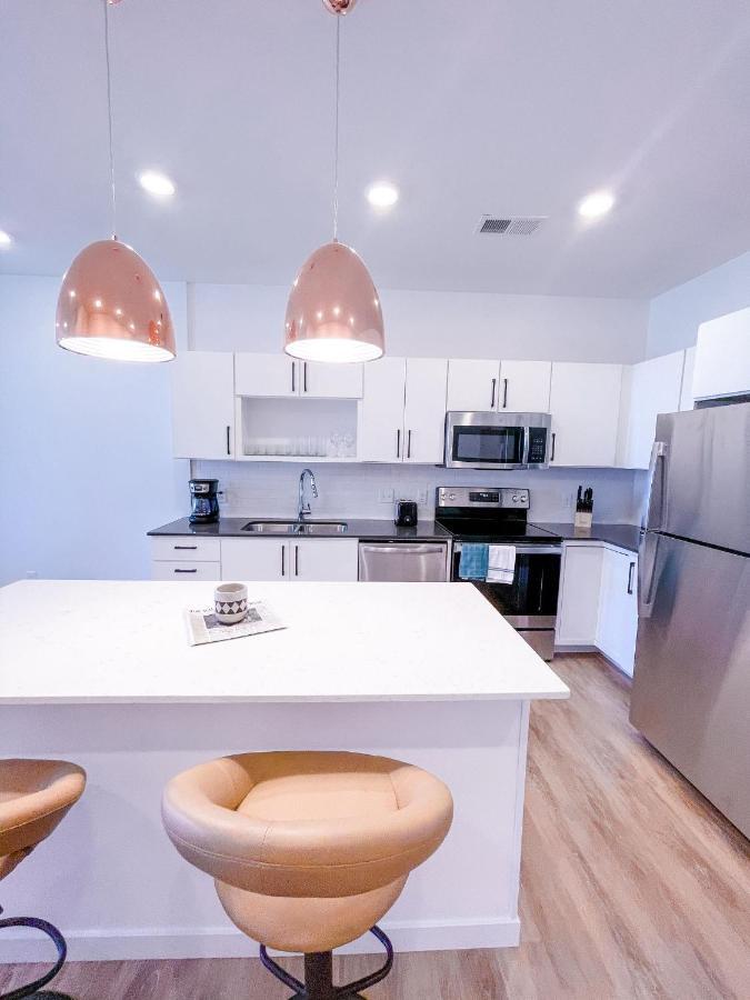 Bright 1bd/1ba Downtown *