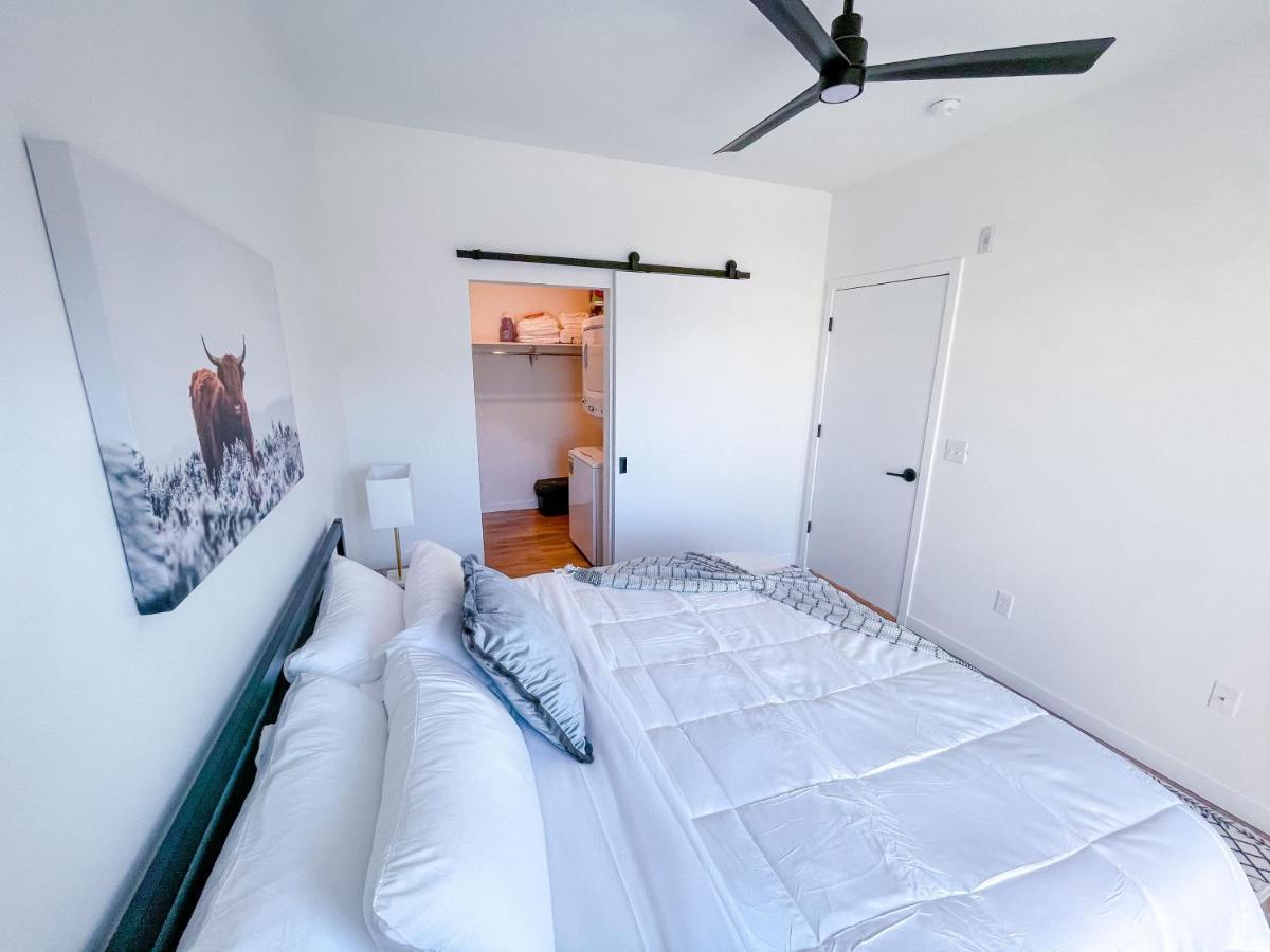 Bright 1bd/1ba Downtown *