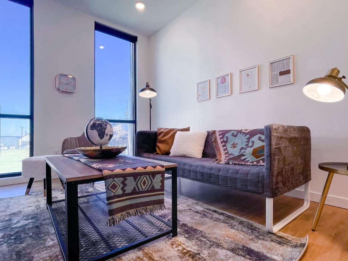 Bright 1bd/1ba Downtown Apartment *