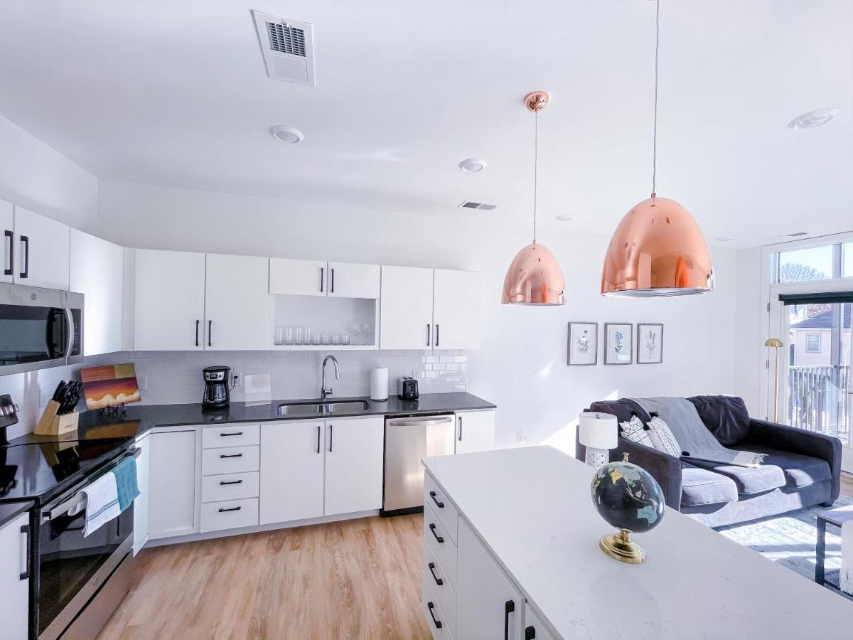 Bright 1bd/1ba Downtown