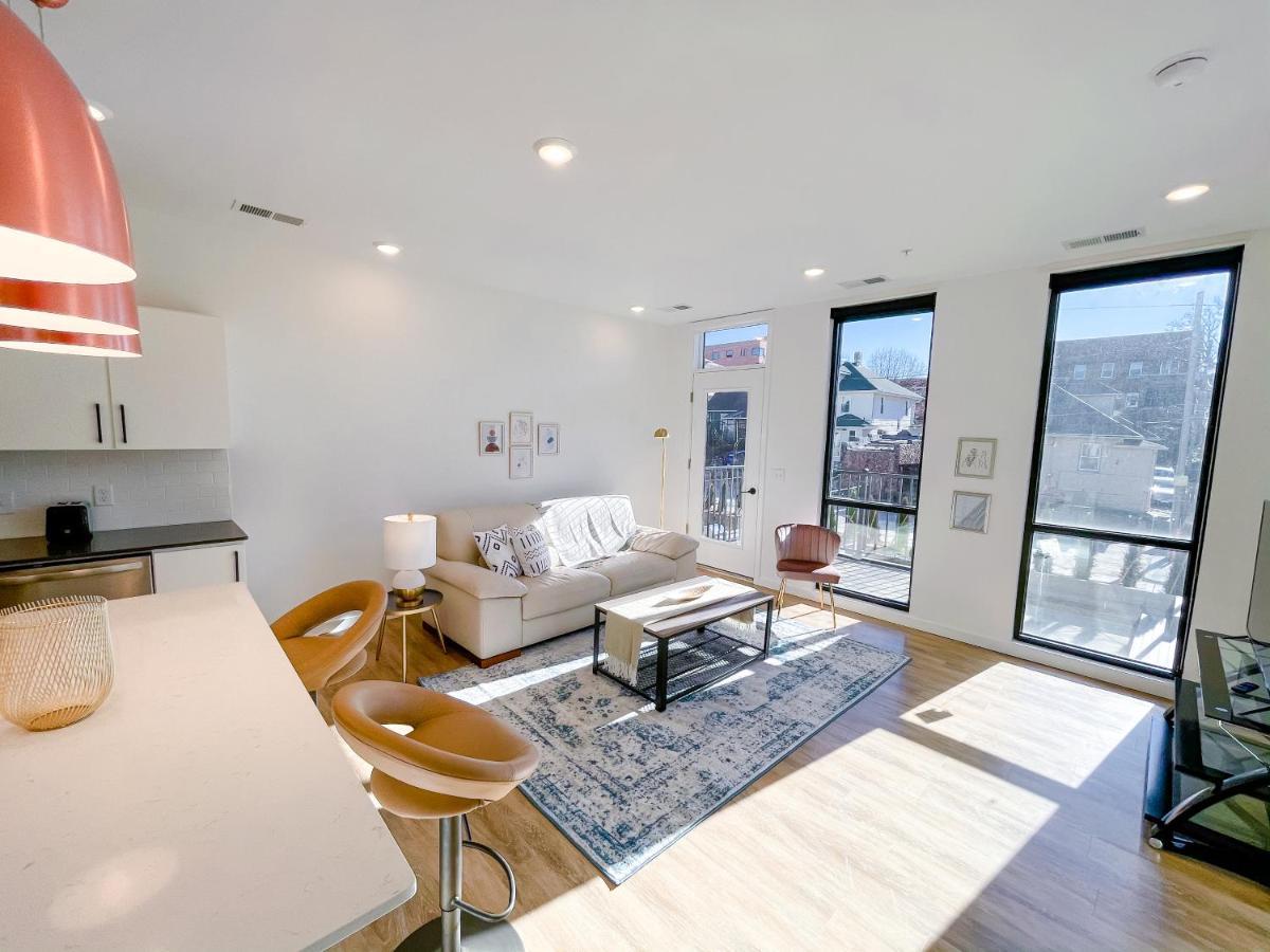 Bright 1bd/1ba Downtown