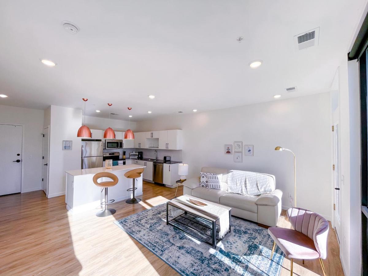 Bright 1bd/1ba Downtown *
