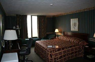 Westmont & Hotel 2*
