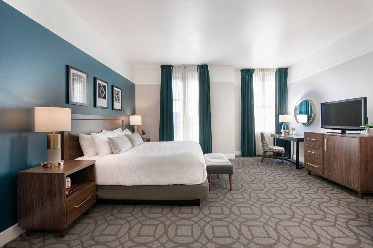 Magnolia Hotel