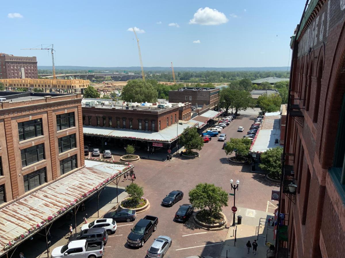 Apartment Blackout Themed Residence In The Prime Heart Of Omaha'S Old Market! *
