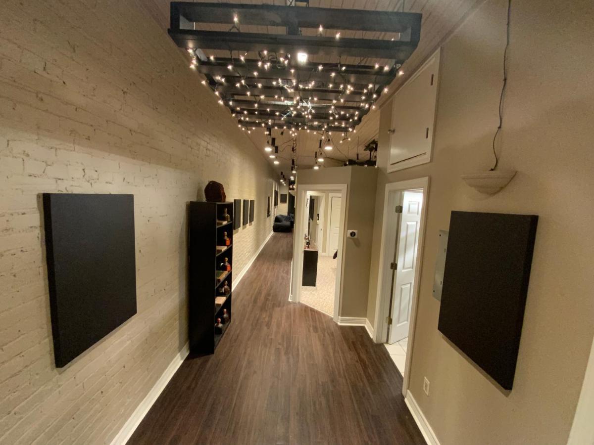 Apartment Blackout Themed Residence In The Prime Heart Of Omaha'S Old Market! Omaha