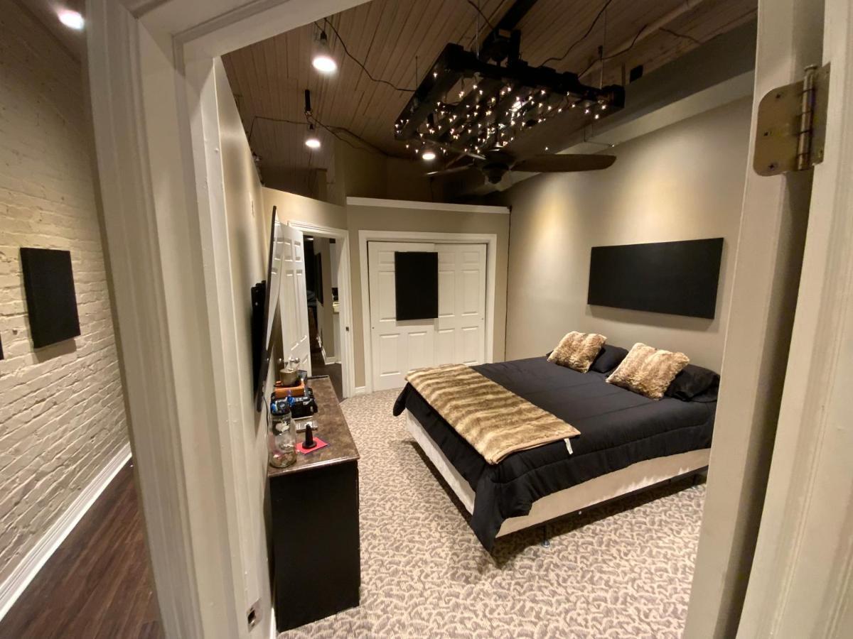 Blackout Themed Residence In The Prime Heart Of Omaha'S Old Market! Apartment