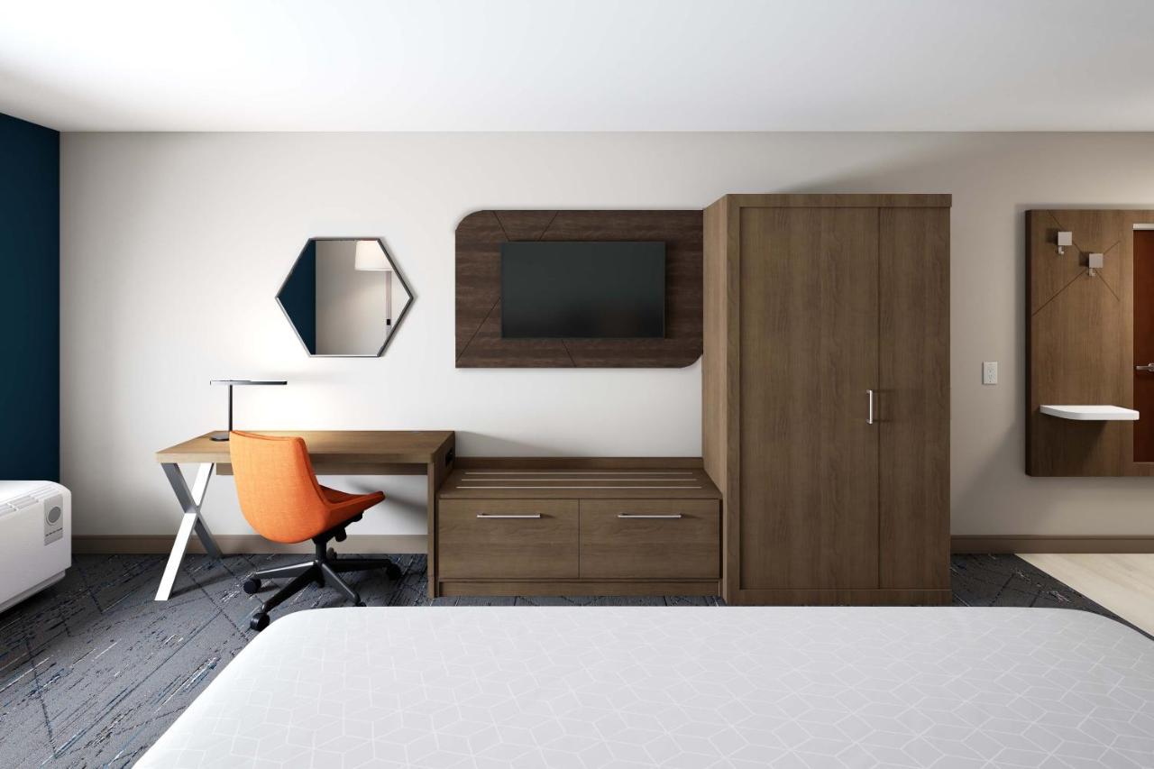 Express & By Ihg 3*